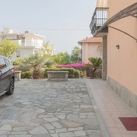 Sea Garden Tre Ponti Prestige 4 Beds Private Parking Сasa de vacaciones San Remo